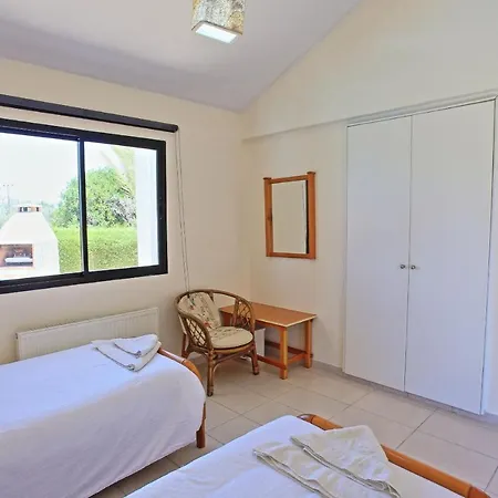 Maria Latchi * 폴리스