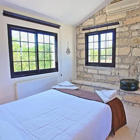 Villa Maria Latchi Polis