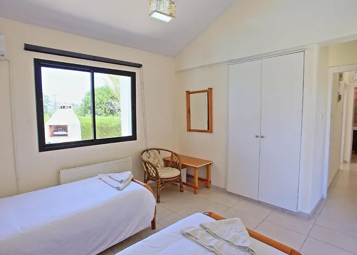 Maria Latchi * Polis