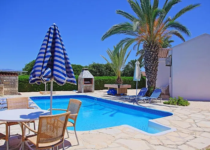 Maria Latchi * Polis