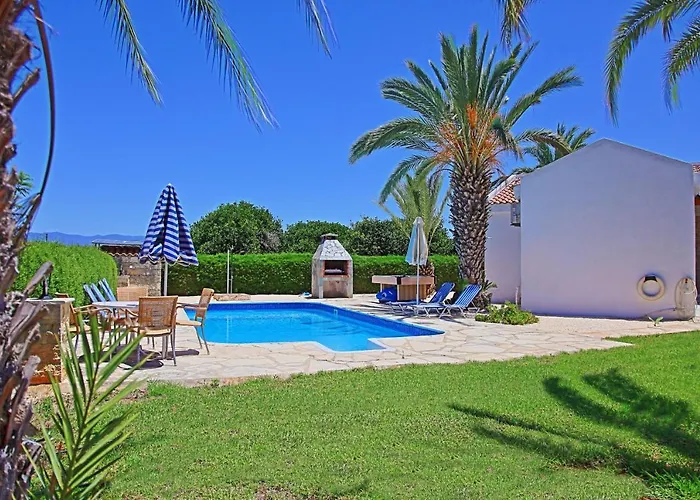 Maria Latchi וילה