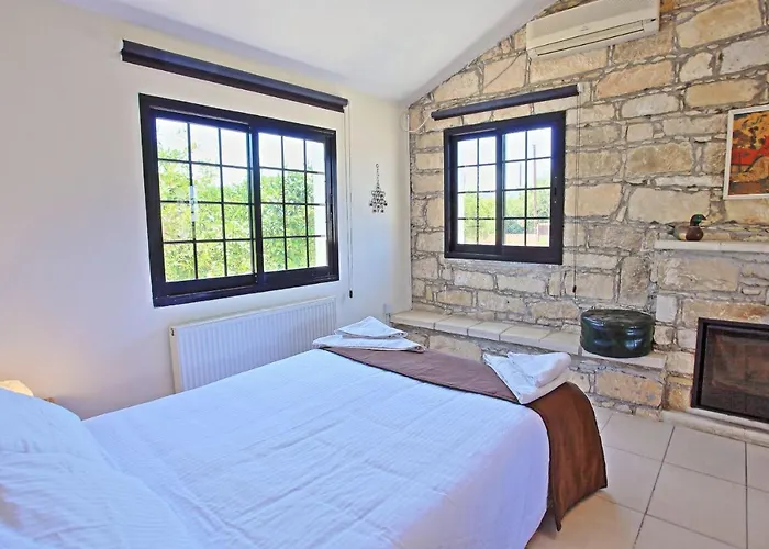 Vila Maria Latchi Polis